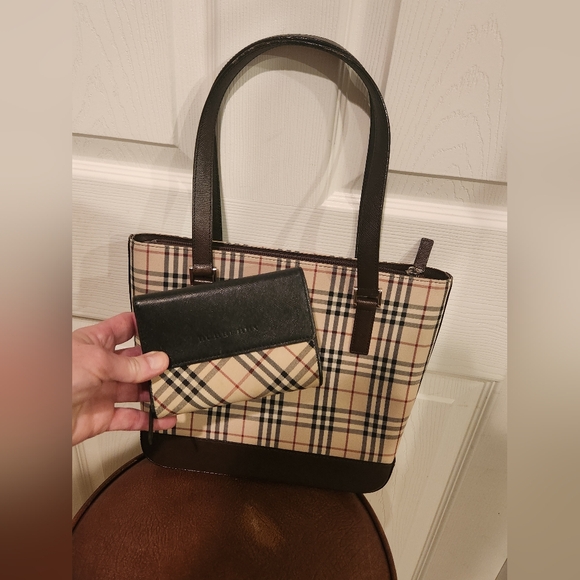 Burberry Nova Check Tote Bag in Beige Nylon Tote - Picture 14 of 16